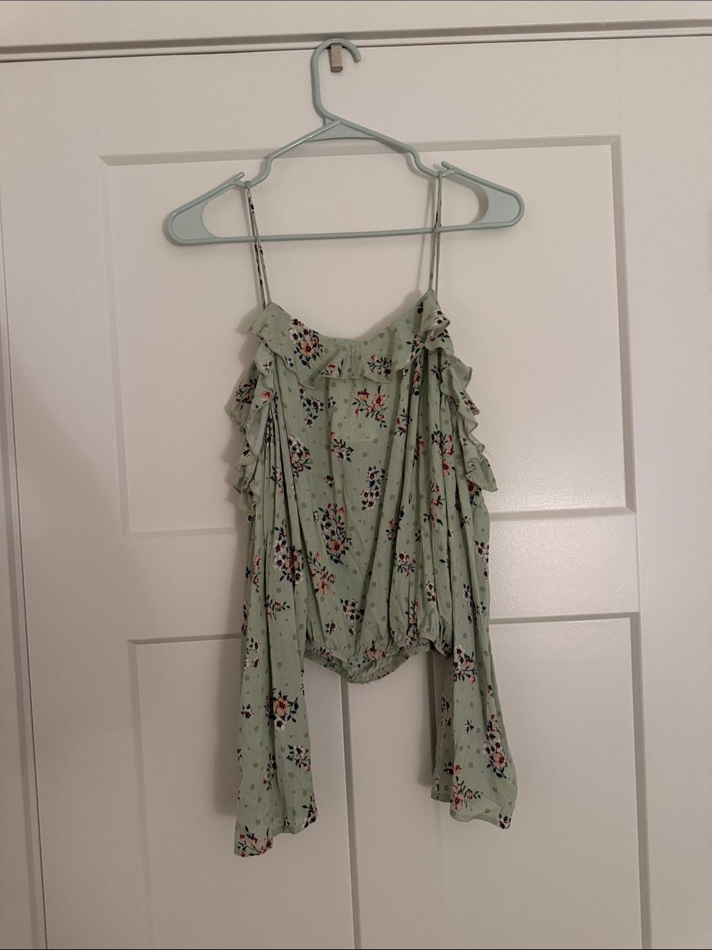 Green Floral Ruffle Cold-Shoulder Top - Picture 2 of 3